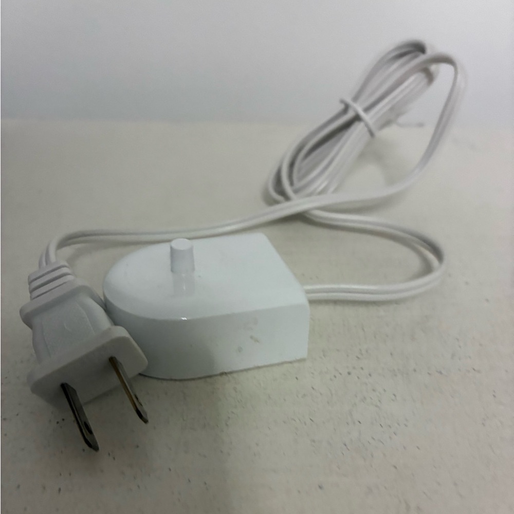 Charger for Phillips Sonicare electric toothbrush. Brand new!
Teeth cleaning.